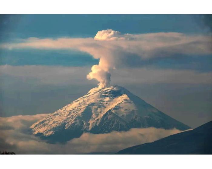 Ən böyük vulkanlarından biri püskürüb- VİDEO