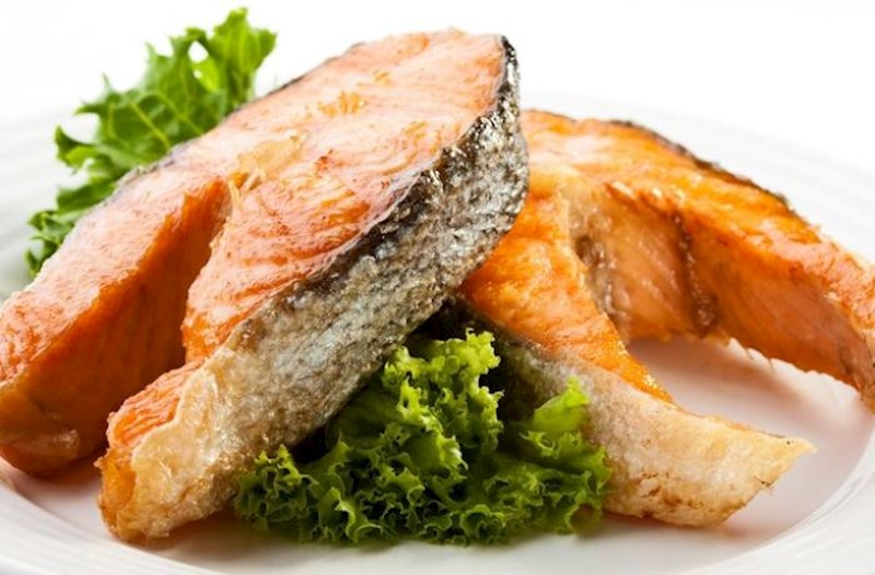 Nazirliyin eksperti: “Qaydalara əməl etməklə yay aylarında balıq yemək olar”