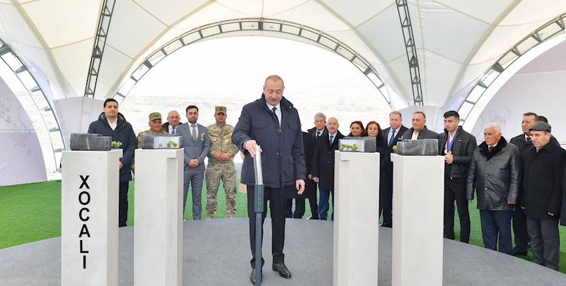 İlham Əliyev Xocalıda soyqırımı memorialının təməlini qoyub və rayon ictimaiyyətinin nümayəndələri ilə görüşüb